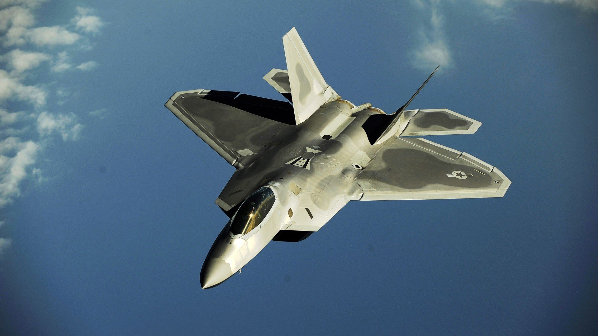 -爵士队客场取胜，主帅赞扬球员表现出色，爵士队的阵容