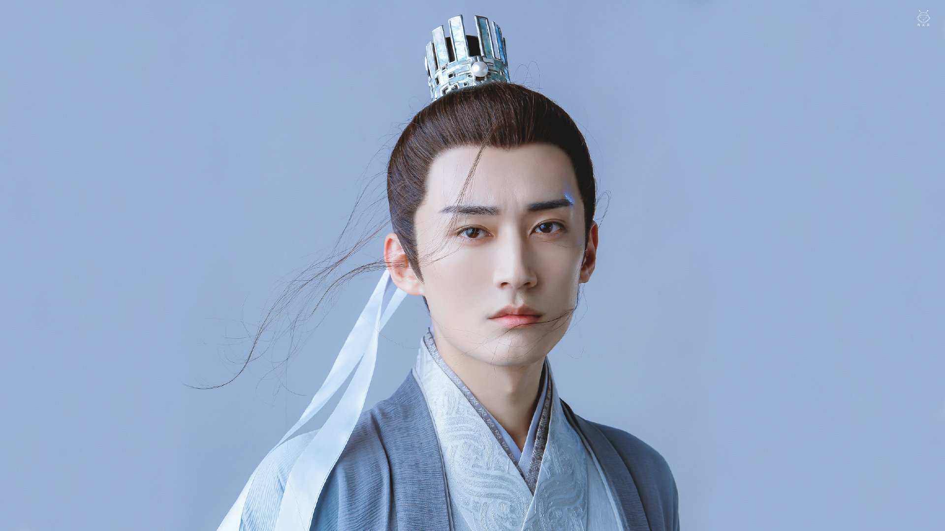 AYX SPORTS-五大联赛中场组织人数是否减少至两人为趋势，五大联赛比赛场次